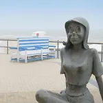 In Epernay Square With Sea View Apartment