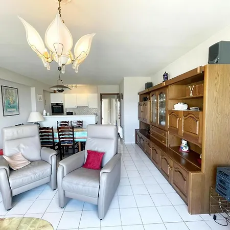 Near Epernay Square Apartment *