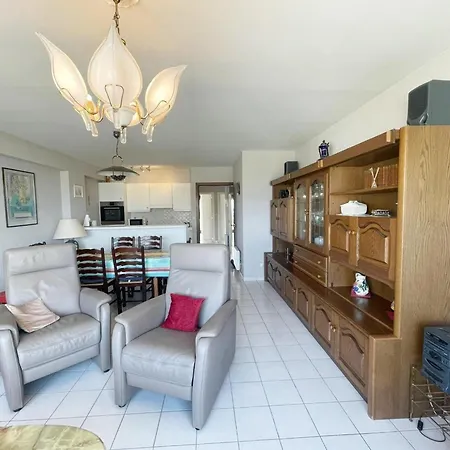 Appartement In Epernay Square With Sea View *